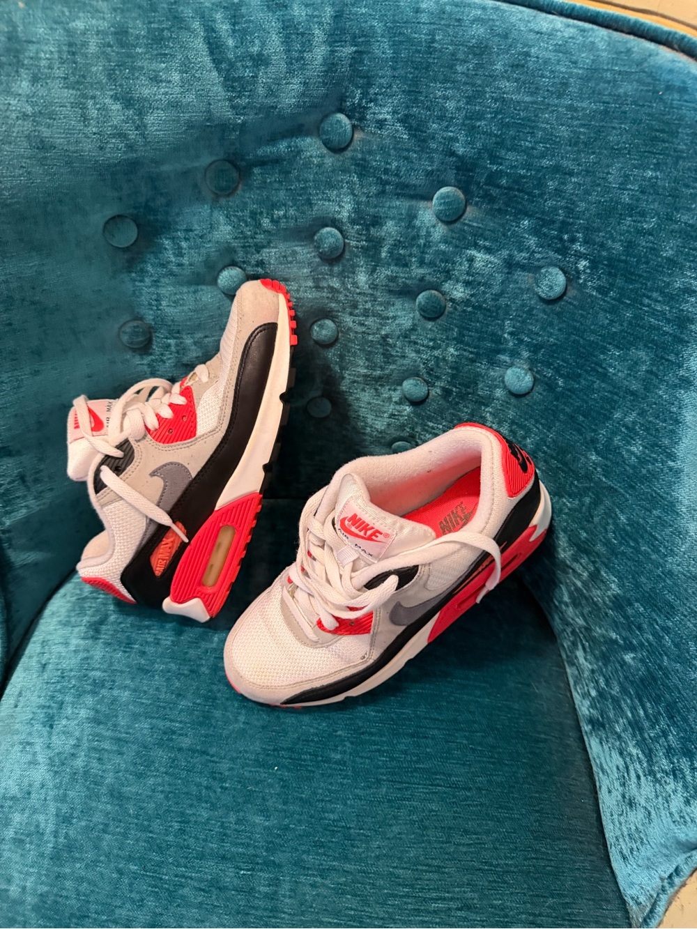 Nike Air Max 90 in White, Black & Red Flash